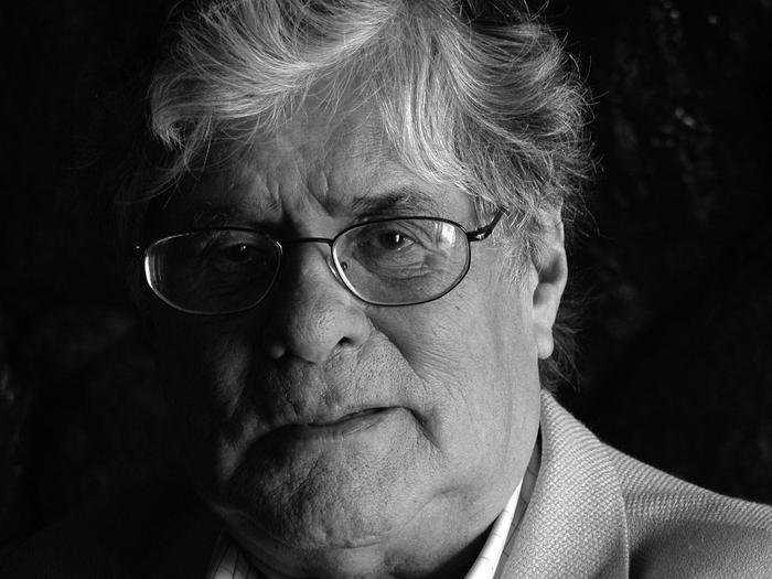 Adriano González León