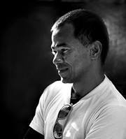 คามิน คมนีย์