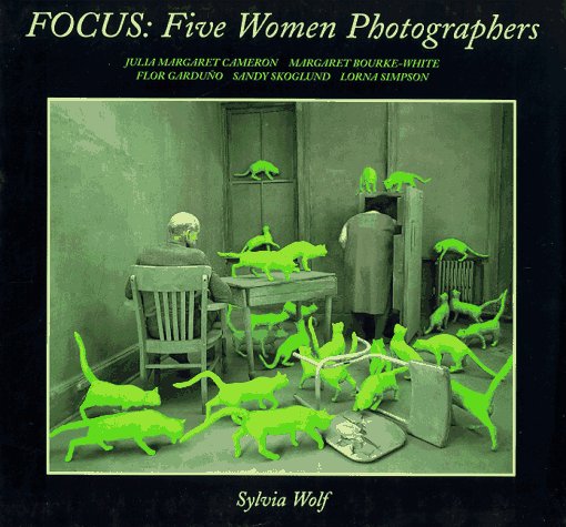Focus: Five Women Photographers: Julia Margaret Cameron/Margaret Bourke-White/Flor Garduño/Sandy Skoglund/Lorna Simpson (Library Binding)