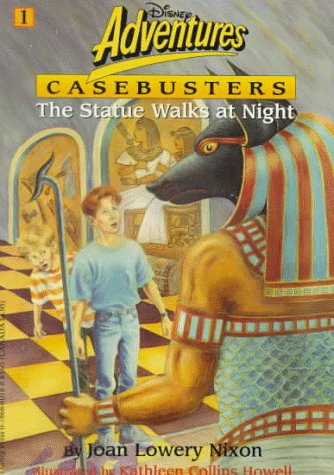The Statue Walks at Night (Casebusters, #1)
