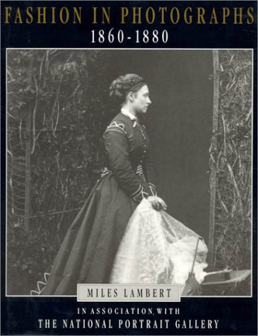 Fashion in Photographs (Hardcover)