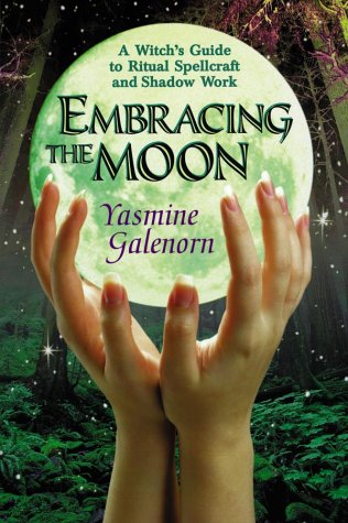 Embracing the Moon: A Witch's Guide to Rituals, Spellcraft and Shadow Work (Paperback)