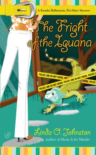 The Fright of the Iguana (Kendra Ballantyne, Pet-Sitter Mystery, #5)