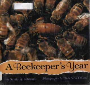 A Beekeeper's Year (Library Binding)