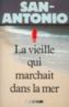 La vieille qui marchait dans la mer (Paperback)