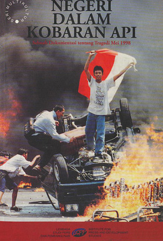 Negeri dalam Kobaran Api: Sebuah Dokumentasi tentang Tragedi Mei 1998 (Softcover)