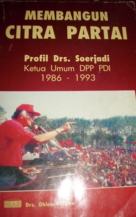 Membangun Citra Partai: Profil Drs Soerjadi Ketua Umum DPP PDI Periode 1986-1993 (Paperback)