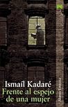 Frente al espejo de una mujer Frente al espejo de una mujer
