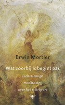 Wat voorbij is begint pas: lichtzinnige meditaties over het schrijven (Hardcover)
