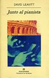 Junto al pianista