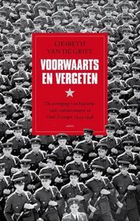 Voorwaarts en vergeten: De overgang van fascisme naar communisme in Oost-Europa, 1944-1948 (Paperback)