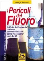 I pericoli del fluoro: Il rifiuto dell'industria nucleare commercializzato come "toccasana" per i denti! (Paperback)