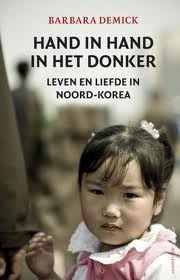 Hand in hand in het donker: Leven en liefde in Noord-Korea