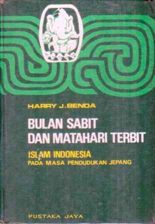 Bulan Sabit dan Matahari Terbit: Islam Indonesia pada Masa Pendudukan Jepang (Hardcover)