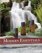 Modern Essentials: A Contemporary Guide to the Therapeutic Use of Essential Oils (Hardcover)