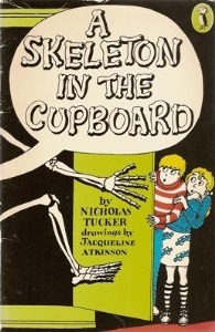 A Skeleton in the Cupboard (Puffin Books)