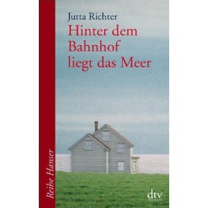 Hinter dem Bahnhof liegt das Meer. ( Ab 9 J.).