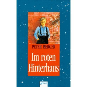 Im roten Hinterhaus. Die Geschichte einer Familie in verworrener Zeit (Paperback)