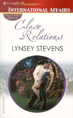 Close Relations (Mass Market Paperback)