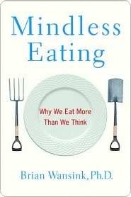 Portada de Mindless Eating: Why We Eat More Than We Think, de Brian Wansink
