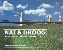 Nat & Droog: Nederland met Andere Ogen Bekeken (Paperback)