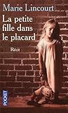 La petite fille dans le placard