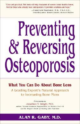 Preventing and Reversing Osteoporosis: What You Can Do About Bone Loss - A Leading Expert's Natural Approach to Increasing Bone Mass (Paperback)