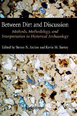 Between Dirt and Discussion: Methods, Methodology and Interpretation in Historical Archaeology (Hardcover)