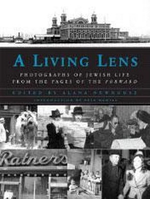 A Living Lens: Photographs of Jewish Life from the Pages of the Forward: Photographs of Jewish Life from the Pages of the Forward (Hardcover)