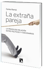 La extraña pareja. La procelosa relación entre políticos y funcionarios (Paperback)