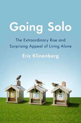 Going Solo: The Extraordinary Rise and Surprising Appeal of Living Alone (Hardcover)