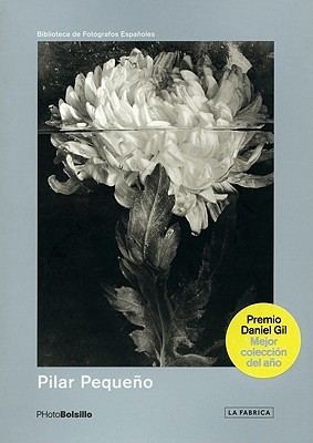 Pilar Pequeño: PHotoBolsillo (Biblioteca De Fotografos Espanoles/ Library of Spanish Photographers)