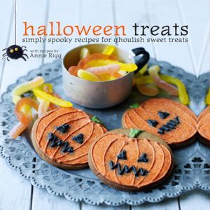 Halloween Treats: Simply Spooky Recipes for Ghoulish Sweet Treats (Hardcover)