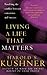 Living a Life That Matters : Resolving the Conflict Between Conscience and Success