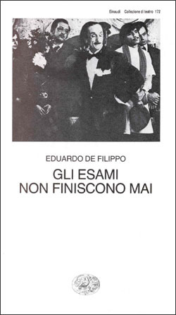 Gli esami non finiscono mai: Commedia in tre atti e un prologo (Paperback)