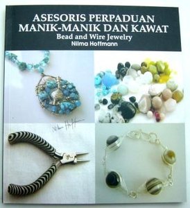 Asesoris Perpaduan Manik-Manik dan Kawat Bead and Wire Jewelry
