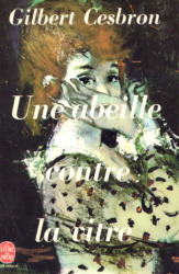 Une abeille contre la vitre