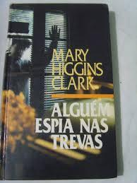 Alguém espia nas trevas