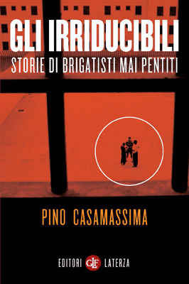 Gli irriducibili: Storie di brigatisti mai pentiti (Paperback)