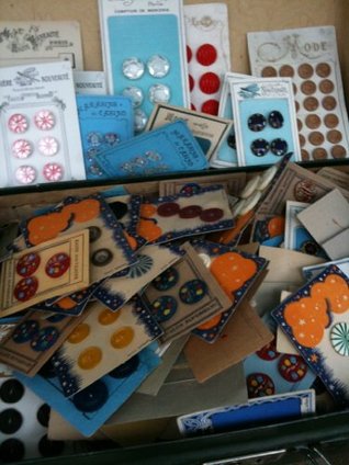 THE Guide to the Paris Flea Markets: Where to buy - All the Inside info from parking to coffee! (Kindle Edition)