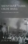 Menyibak Tabir Orde Baru: Memoar Politik Indonesia 1965-1998 (Paperback)