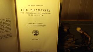 The Pharisees: The Sociological Background of Their Faith, 2 Vols (Hardcover)