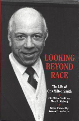 Looking Beyond Race: The Life of Otis Milton Smith (Great Lakes Books)