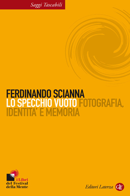 Lo specchio vuoto. Fotografia, identità e memoria (Paperback)