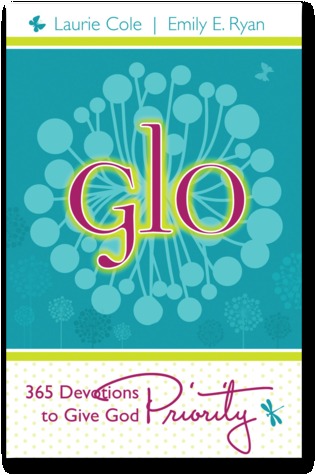 Glo: 365 Devotions to Give God Priority