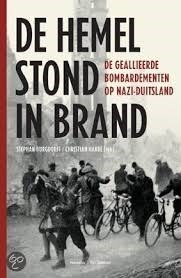 De hemel stond in brand. De geallieerde bombardementen op Nazi-Duitsland.