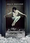 Med himmelen under oss by Anja H. Hagelund