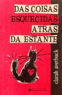Das coisas esquecidas atrás da estante