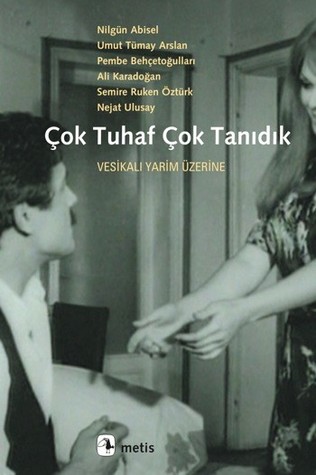 Çok Tuhaf Çok Tanıdık: Vesikalı Yârim Üzerine (Paperback)