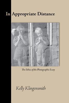 In Appropriate Distance: The Ethics of the Photographic Essay (Hardcover)